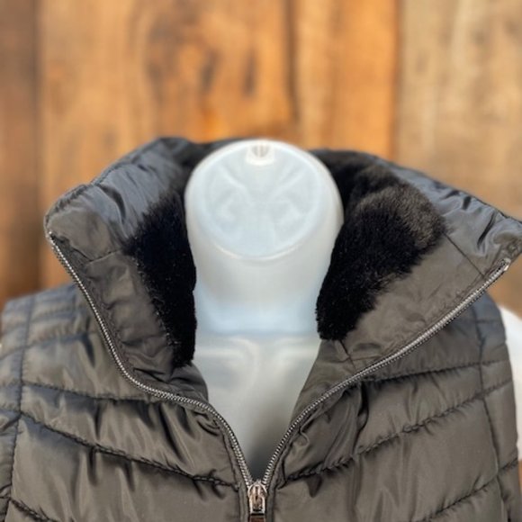 Special One Black Quilted Vest with Faux Fur Collar - Size Small - Picture 8 of 10